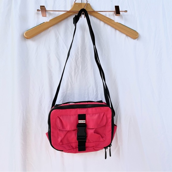 HUNTER | RED NYLON CONVERTIBLE CROSSBODY WAIST PACK SLING FANNY PACK - Picture 1 of 6